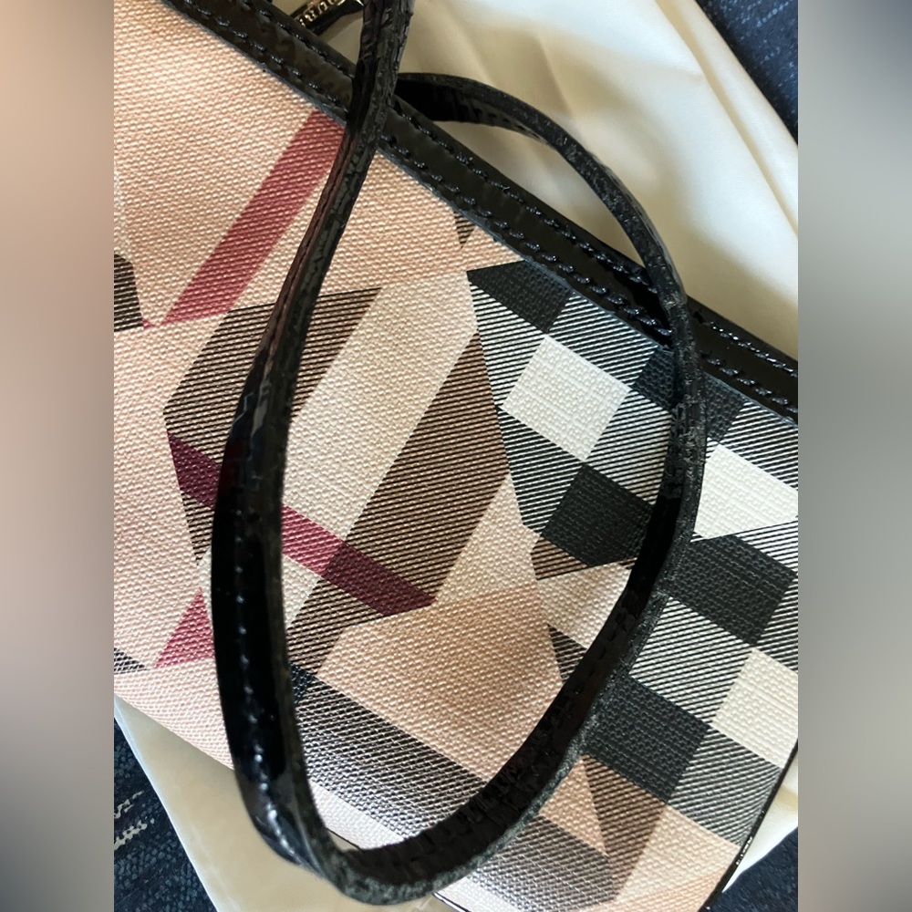 Burberry Wristlet - Picture 4 of 16